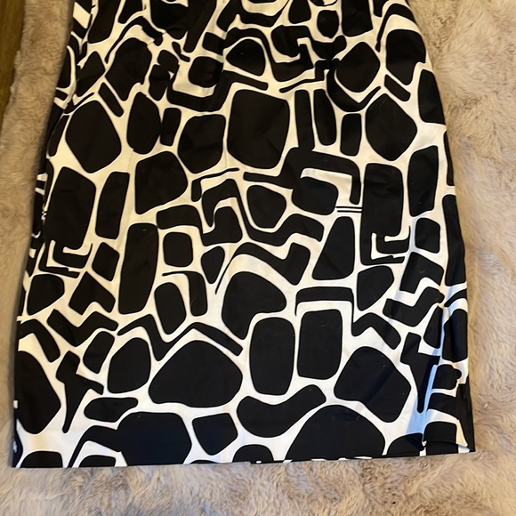 Women’s Dress - Picture 3 of 6